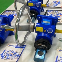 Volantino con martinetto a vite acme da 5 tonnellate - JTW-5T